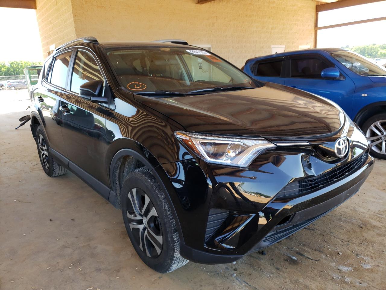 Photo 1 from auction – 2016 TOYOTA RAV4 LE AW with VIN 2T3BFREV0GW483432