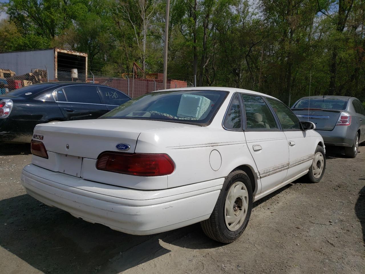 Photo 4 from auction – 1994 FORD TAURUS GL with VIN 1FALP52U7RG259973
