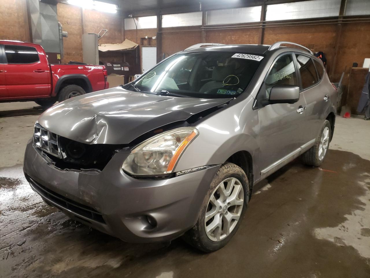 Photo 2 from auction – 2013 NISSAN ROGUE S with VIN JN8AS5MV8DW640160