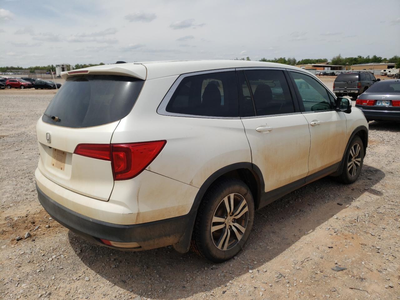 Photo 4 from auction – 2017 HONDA PILOT EX with VIN 5FNYF5H32HB033804