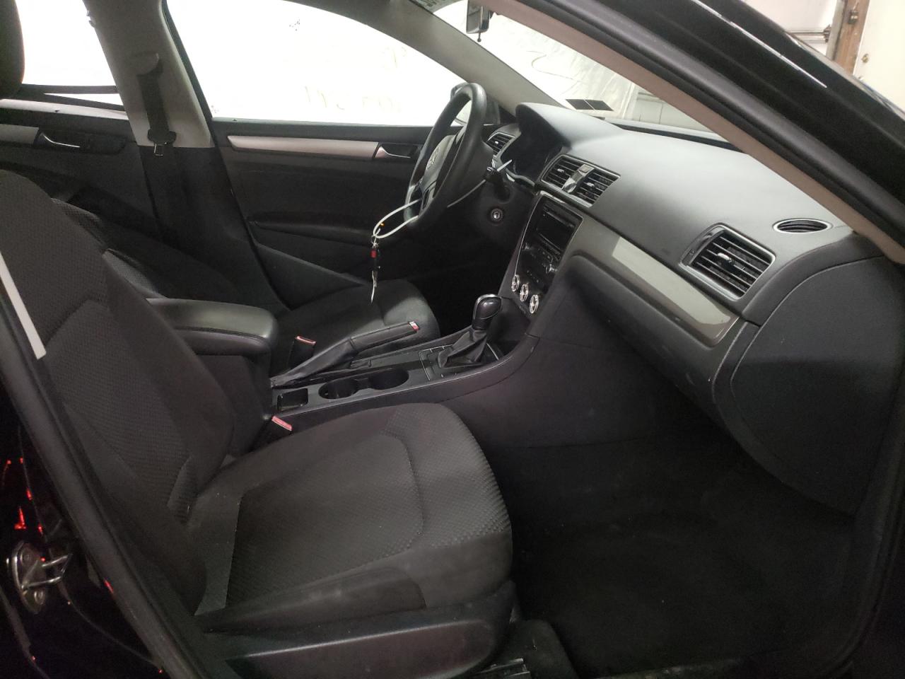 Photo 5 from auction – 2013 VOLKSWAGEN PASSAT S with VIN 1VWAP7A31DC032569