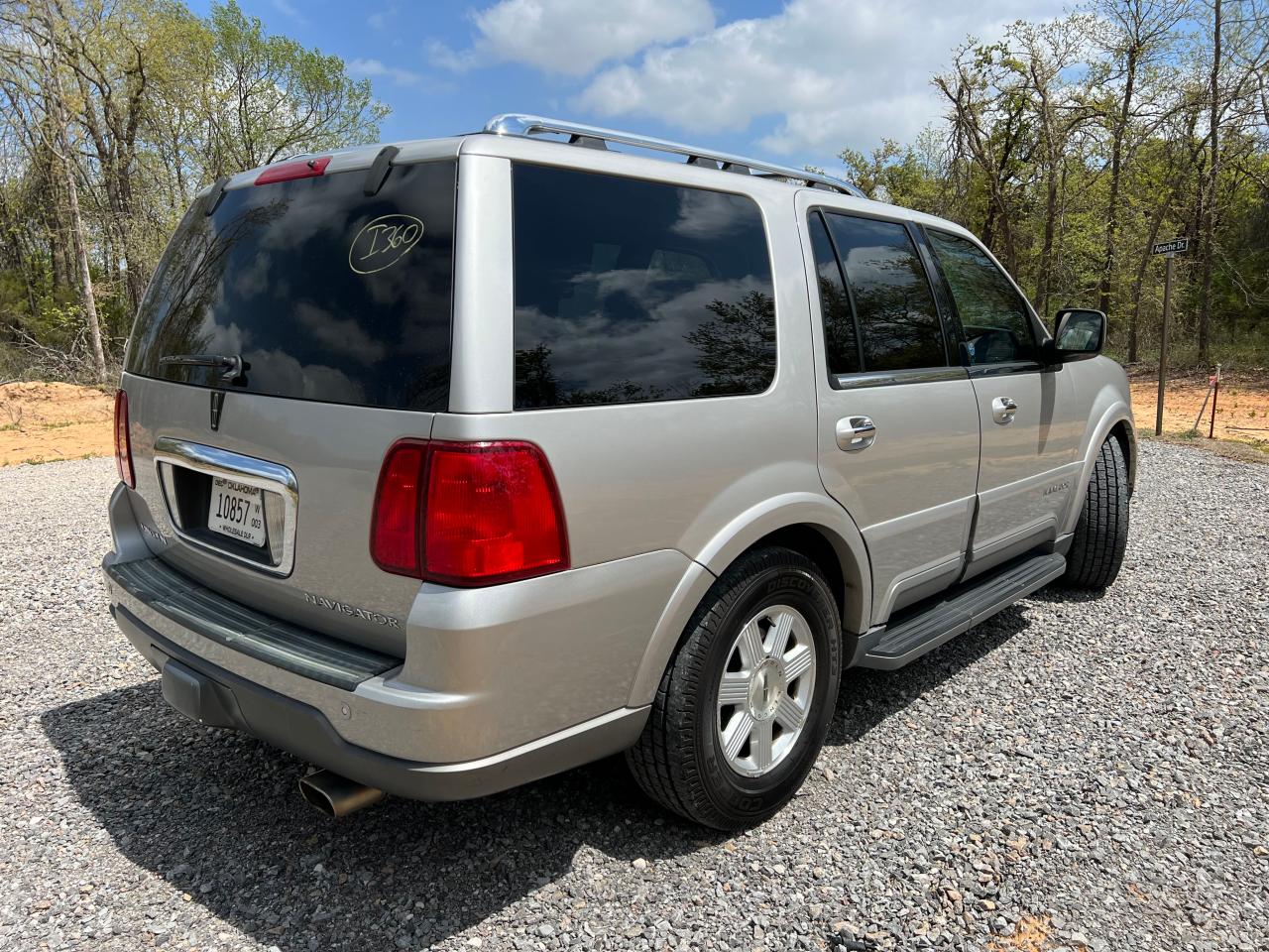 Photo 4 from auction – 2003 LINCOLN NAVIGATOR with VIN 5LMFU28R63LJ15453