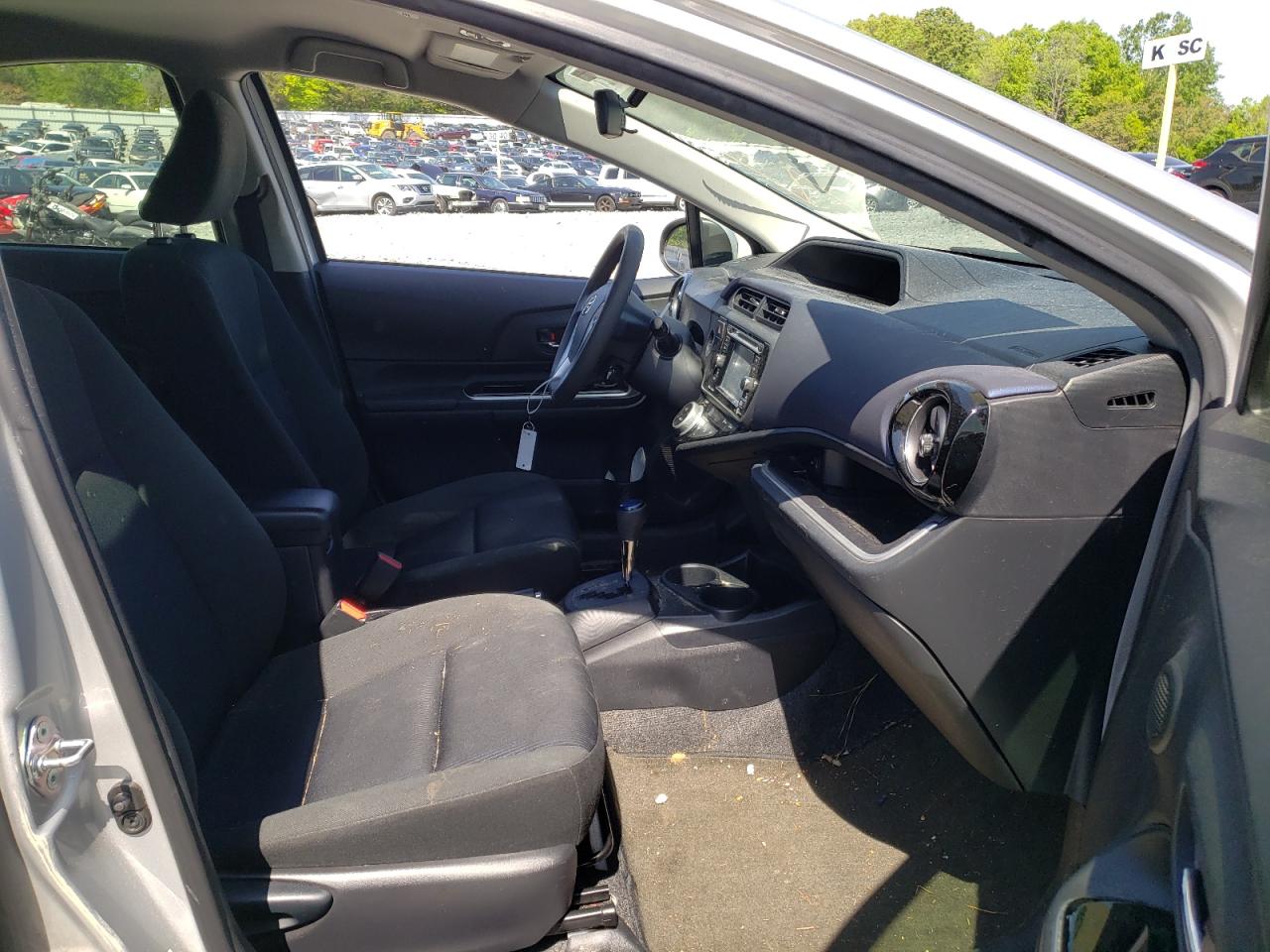Photo 5 from auction – 2016 TOYOTA PRIUS C with VIN JTDKDTB30G1136204