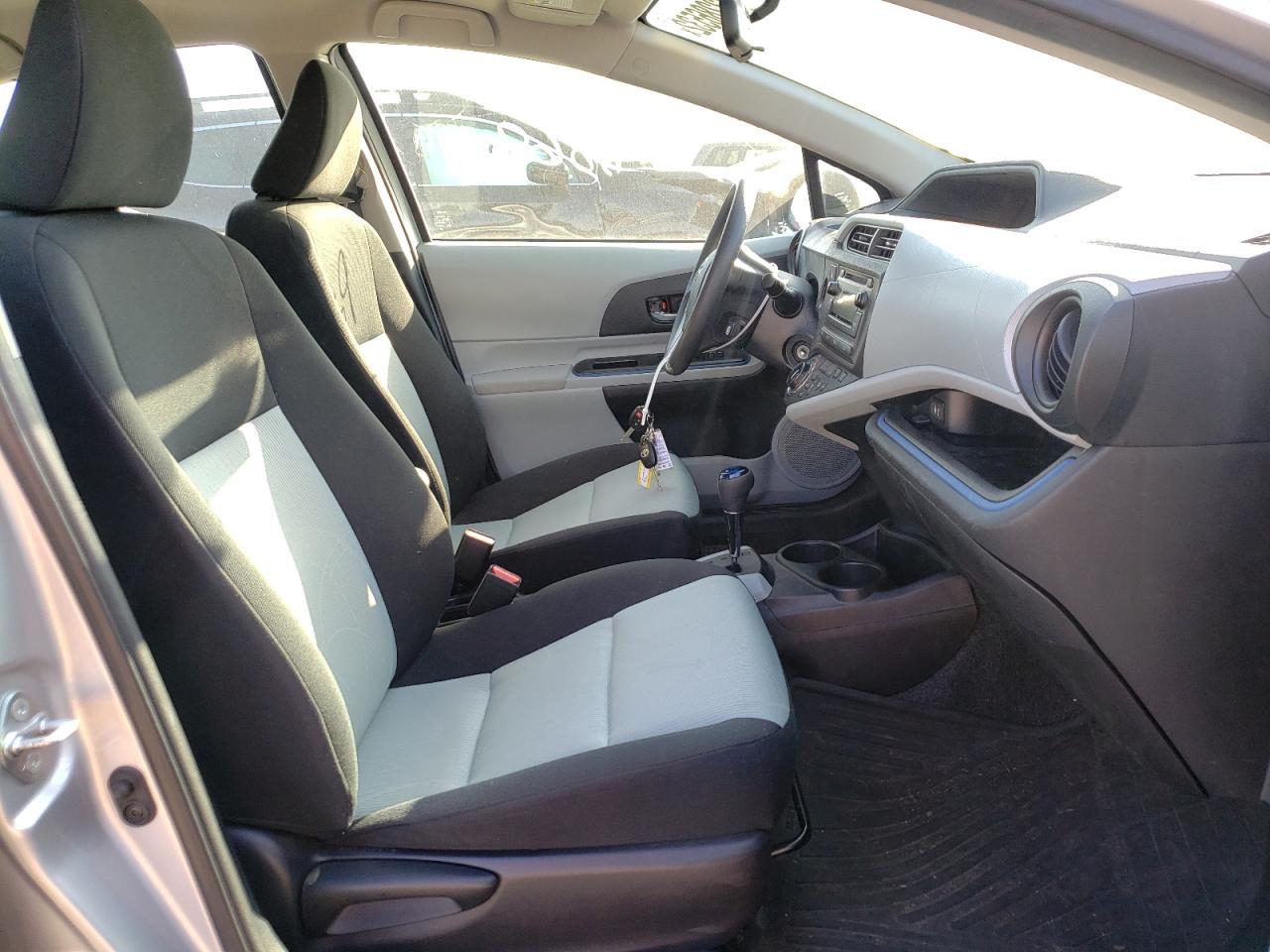 Photo 5 from auction – 2012 TOYOTA PRIUS C with VIN JTDKDTB31C1504917