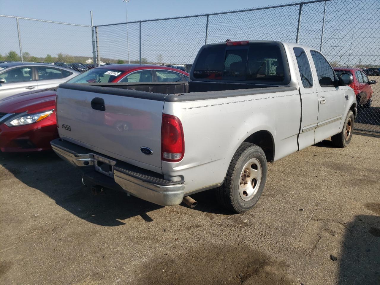 Photo 4 from auction – 2002 FORD F150 with VIN 2FTRX17W12CA68788