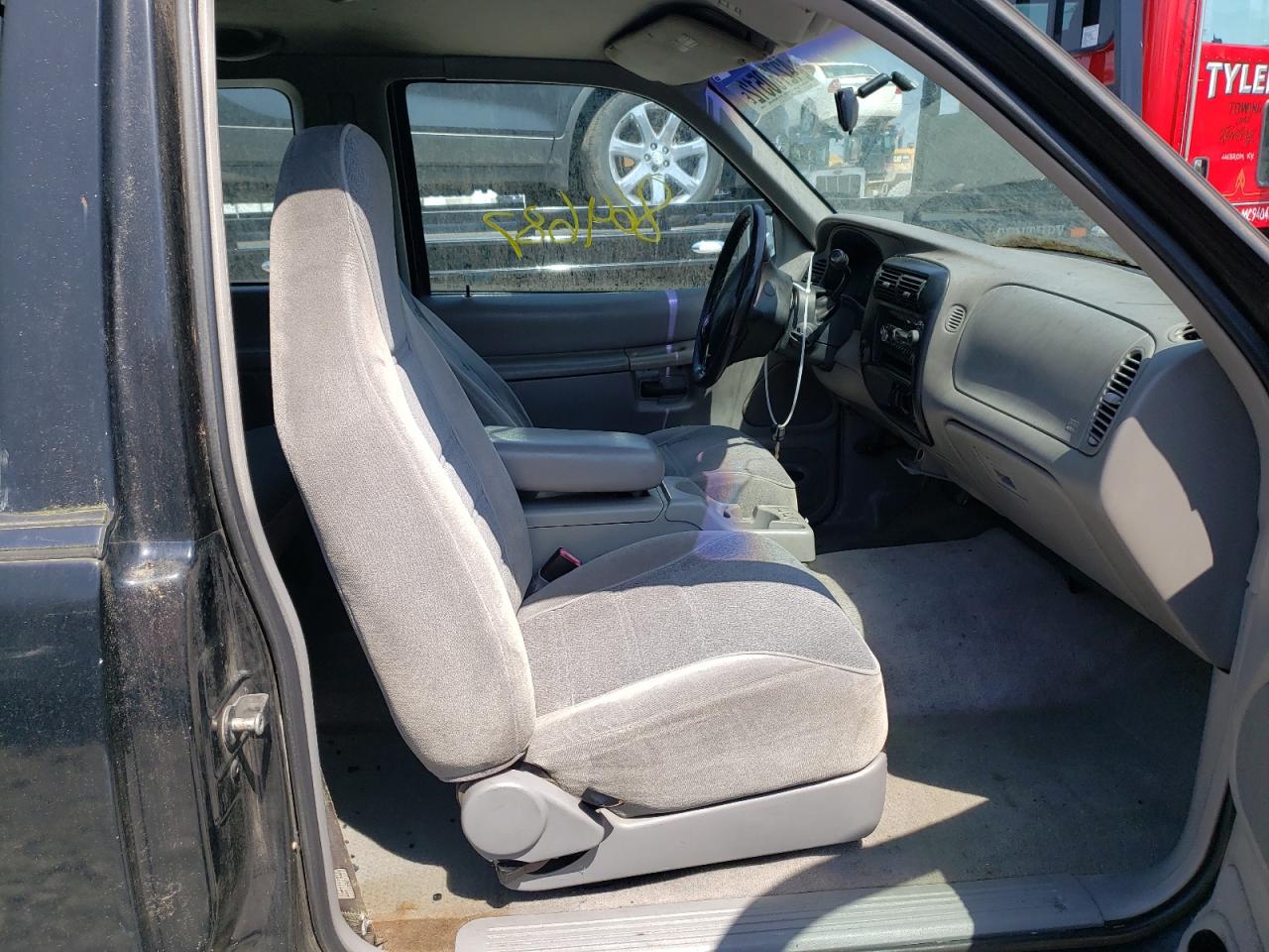 Photo 5 from auction – 1998 FORD EXPLORER with VIN 1FMYU22X5WUD02958