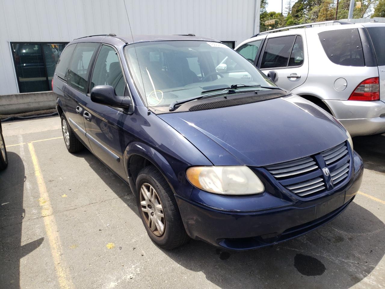 DODGE GRAND CARA 2005 with VIN 1D4GP24R35B151637 - Photo from auction