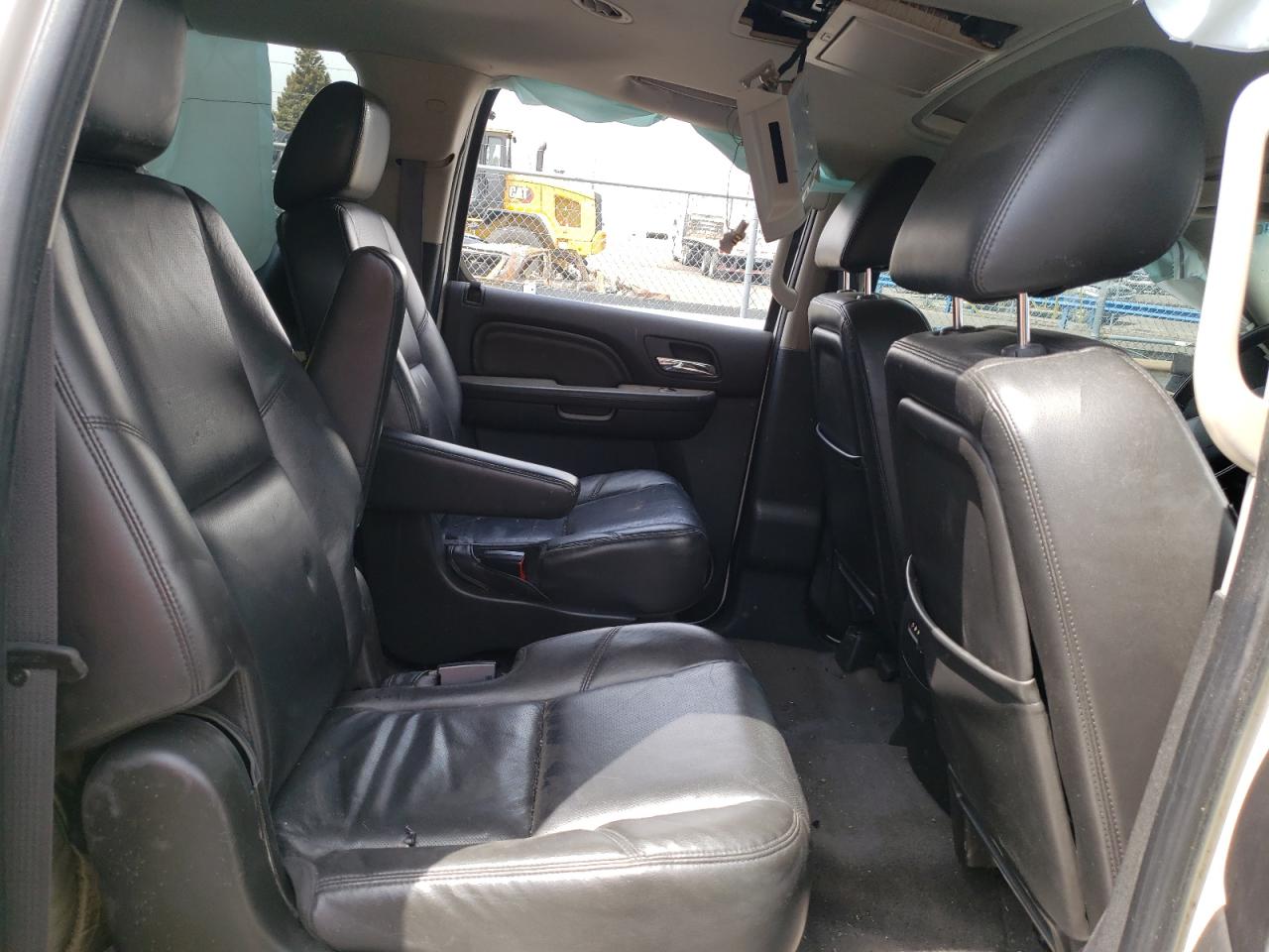 Photo 6 from auction – 2011 GMC YUKON XL D with VIN 1GKS2MEF9BR265347