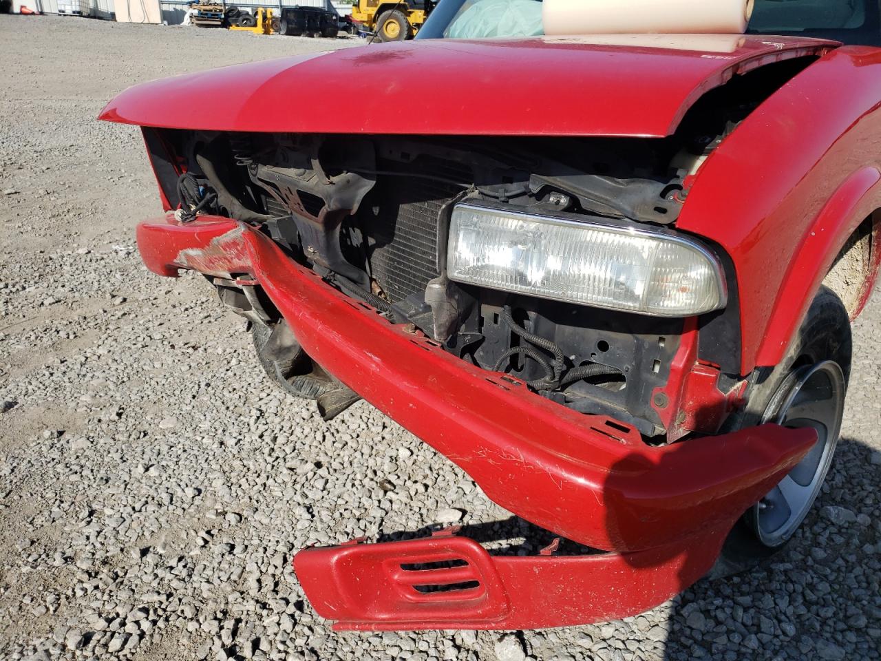 Photo 9 from auction – 2002 CHEVROLET BLAZER with VIN 1GNCS18W02K172565