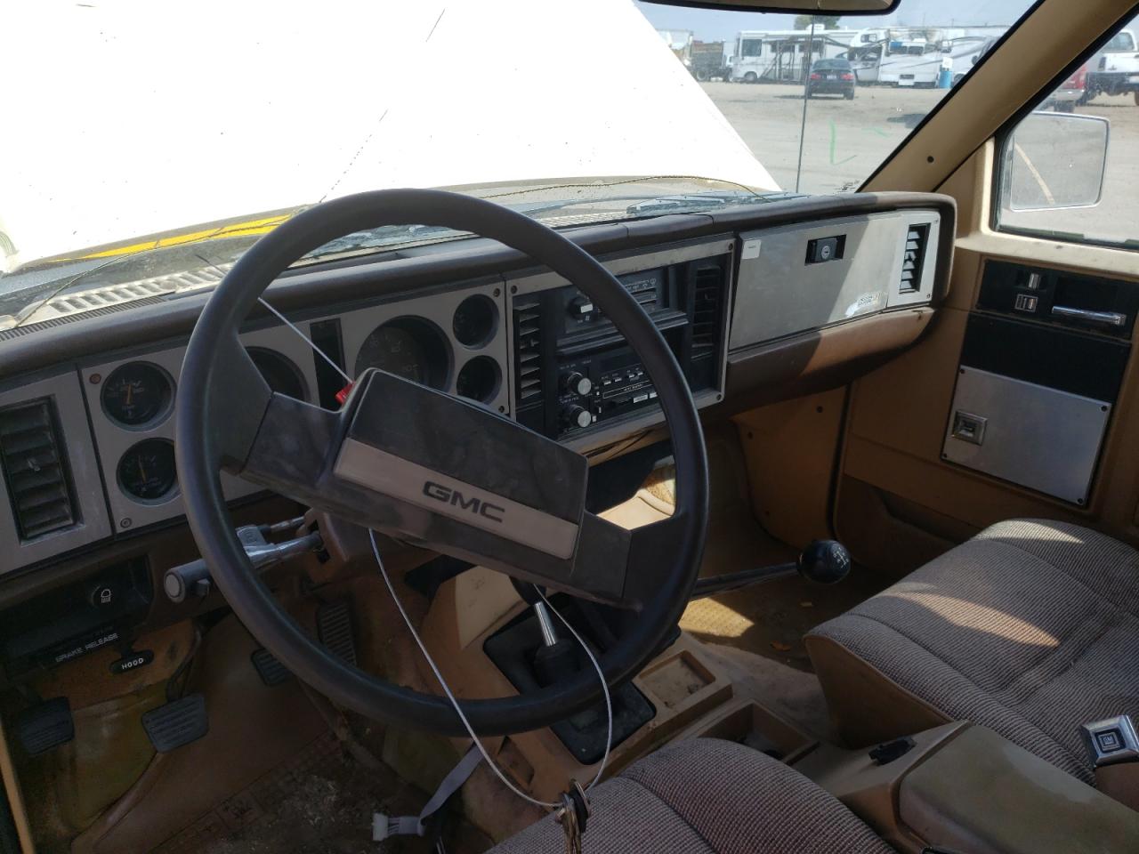Photo 9 from auction – 1985 GMC S15 JIMMY with VIN 1G5CT18B4F8512443
