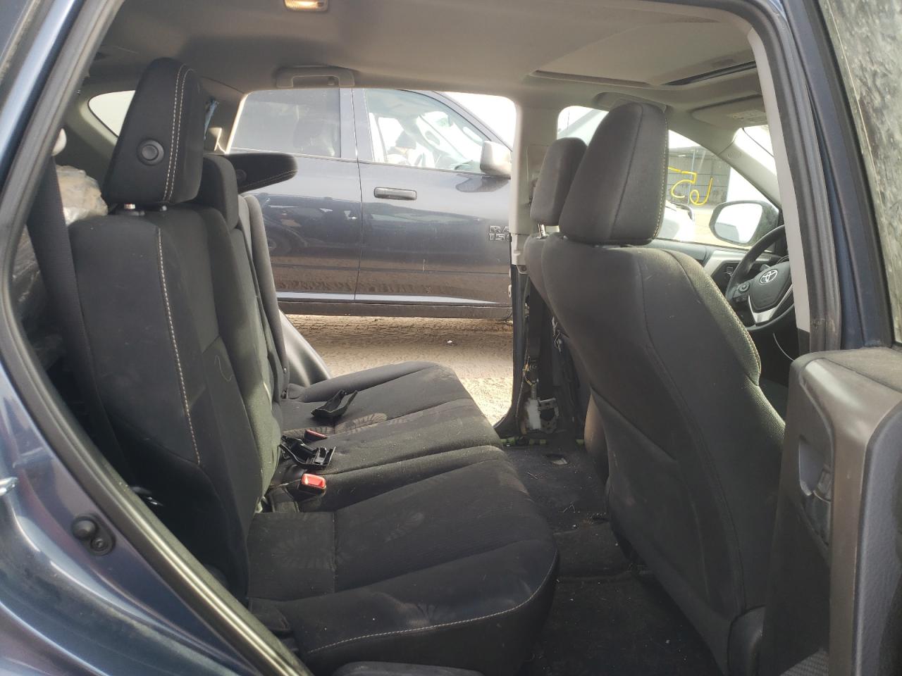 Photo 6 from auction – 2014 TOYOTA RAV4 XLE with VIN 2T3RFREV9EW212803