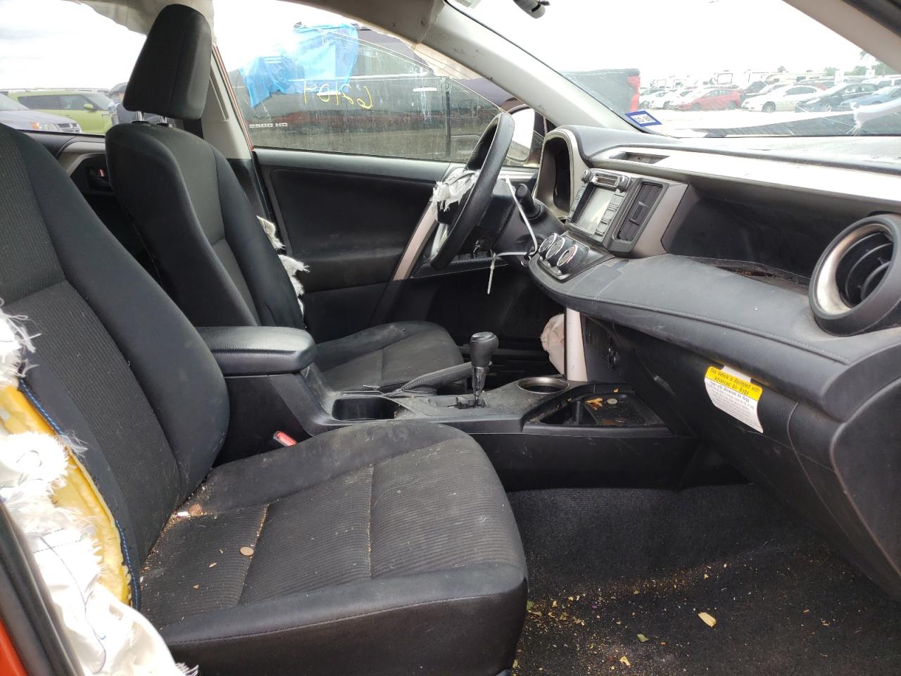 Photo 5 from auction – 2015 TOYOTA RAV4 LE with VIN JTMZFREV5FJ047252