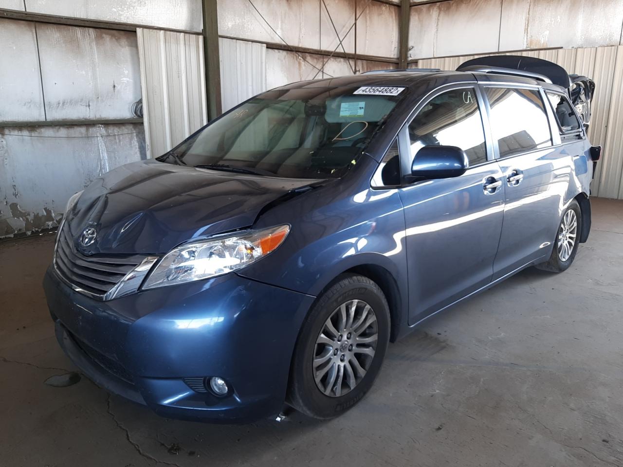 Photo 2 from auction – 2015 TOYOTA SIENNA XLE with VIN 5TDYK3DC8FS656181