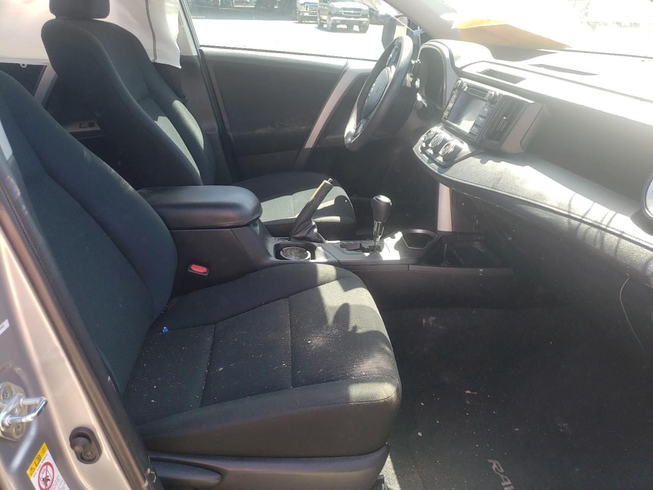 Photo 5 from auction – 2018 TOYOTA RAV4 LE with VIN 2T3ZFREV9JW465906