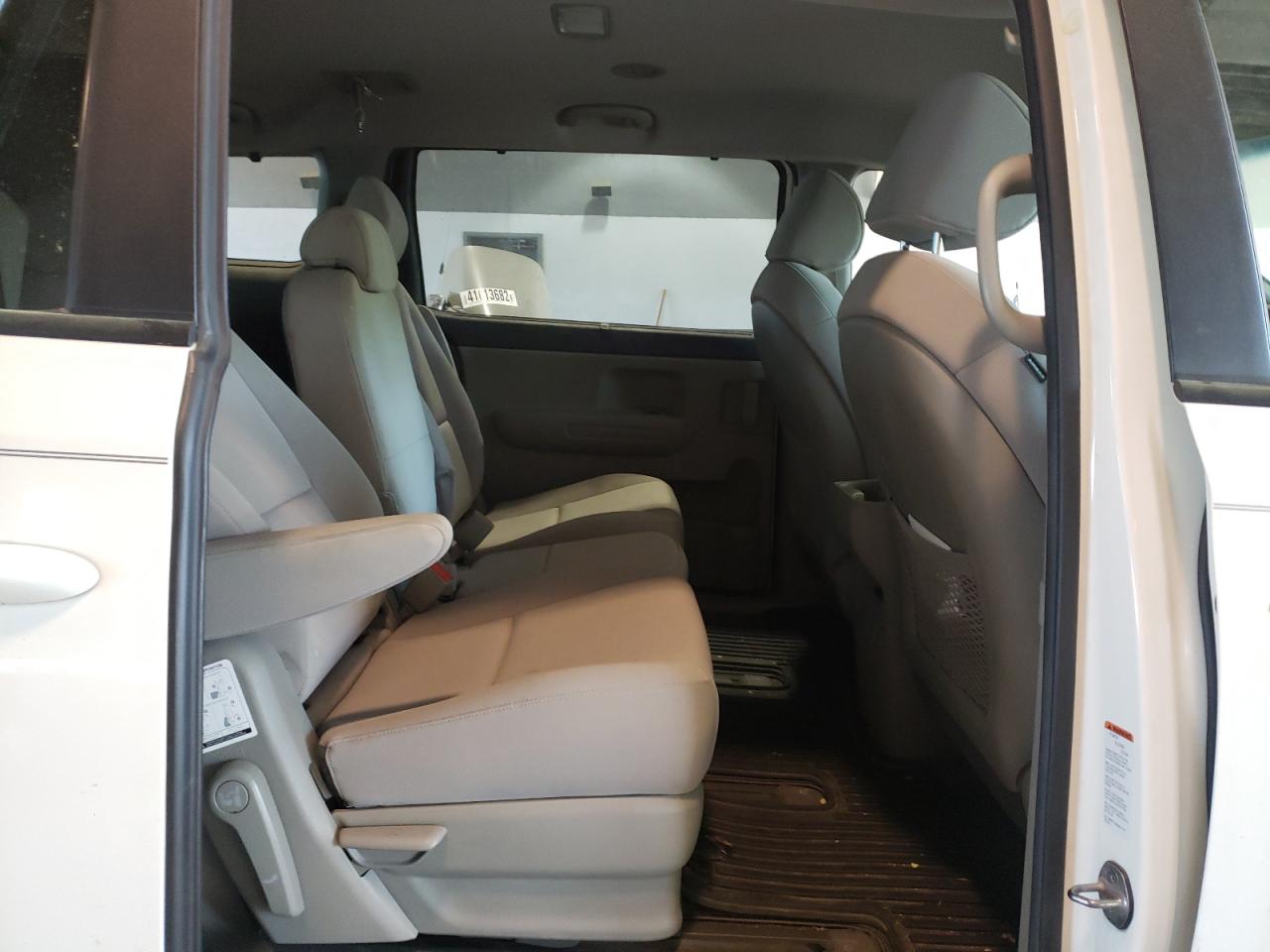 Photo 6 from auction – 2015 KIA SEDONA LX with VIN KNDMB5C18F6046596