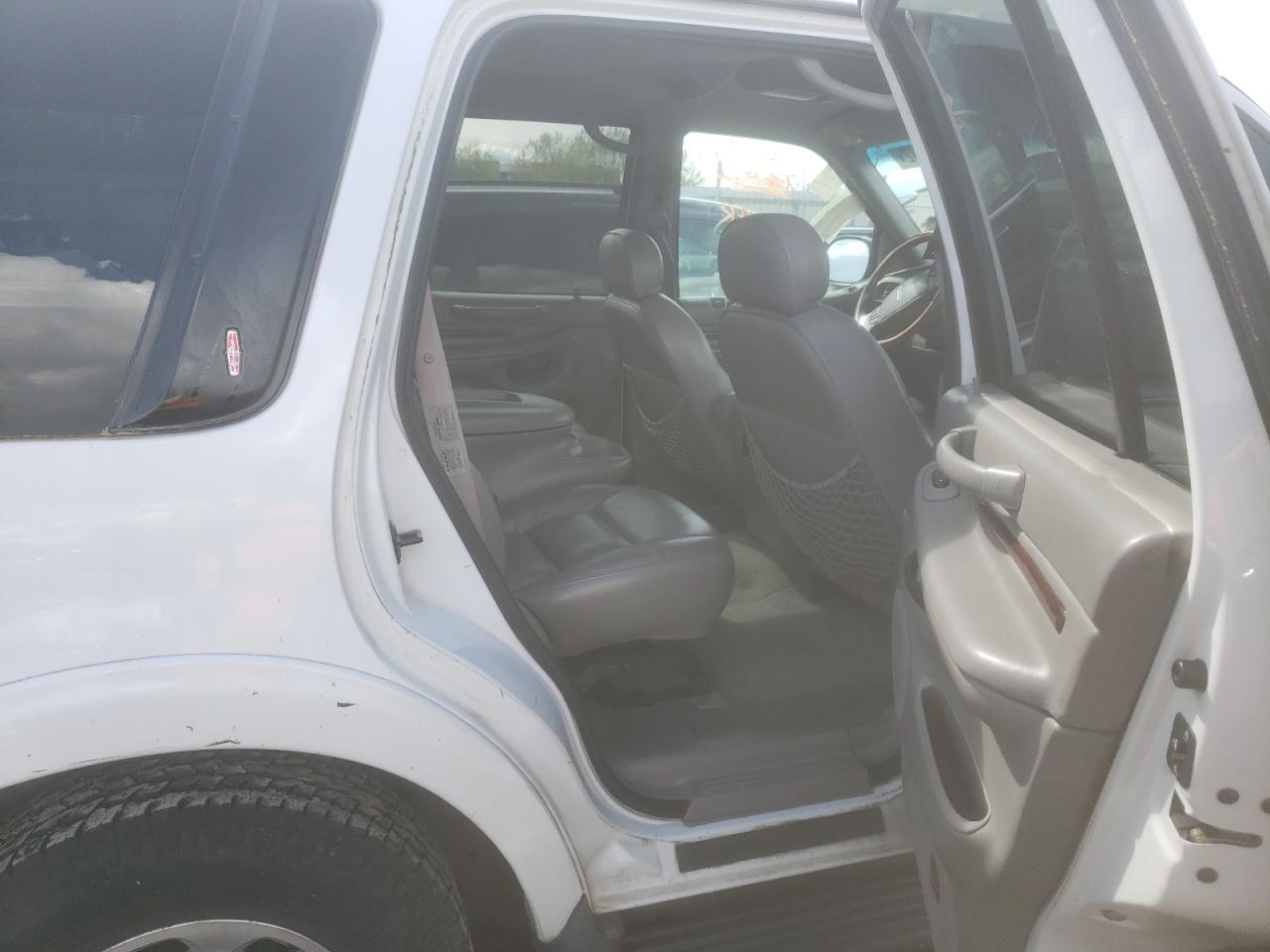 Photo 6 from auction – 1998 LINCOLN NAVIGATOR with VIN 5LMFU28L2WLJ05373