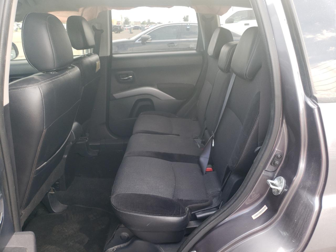 Photo 6 from auction – 2010 MITSUBISHI OUTLANDER with VIN JA4AS3AW6AZ001244