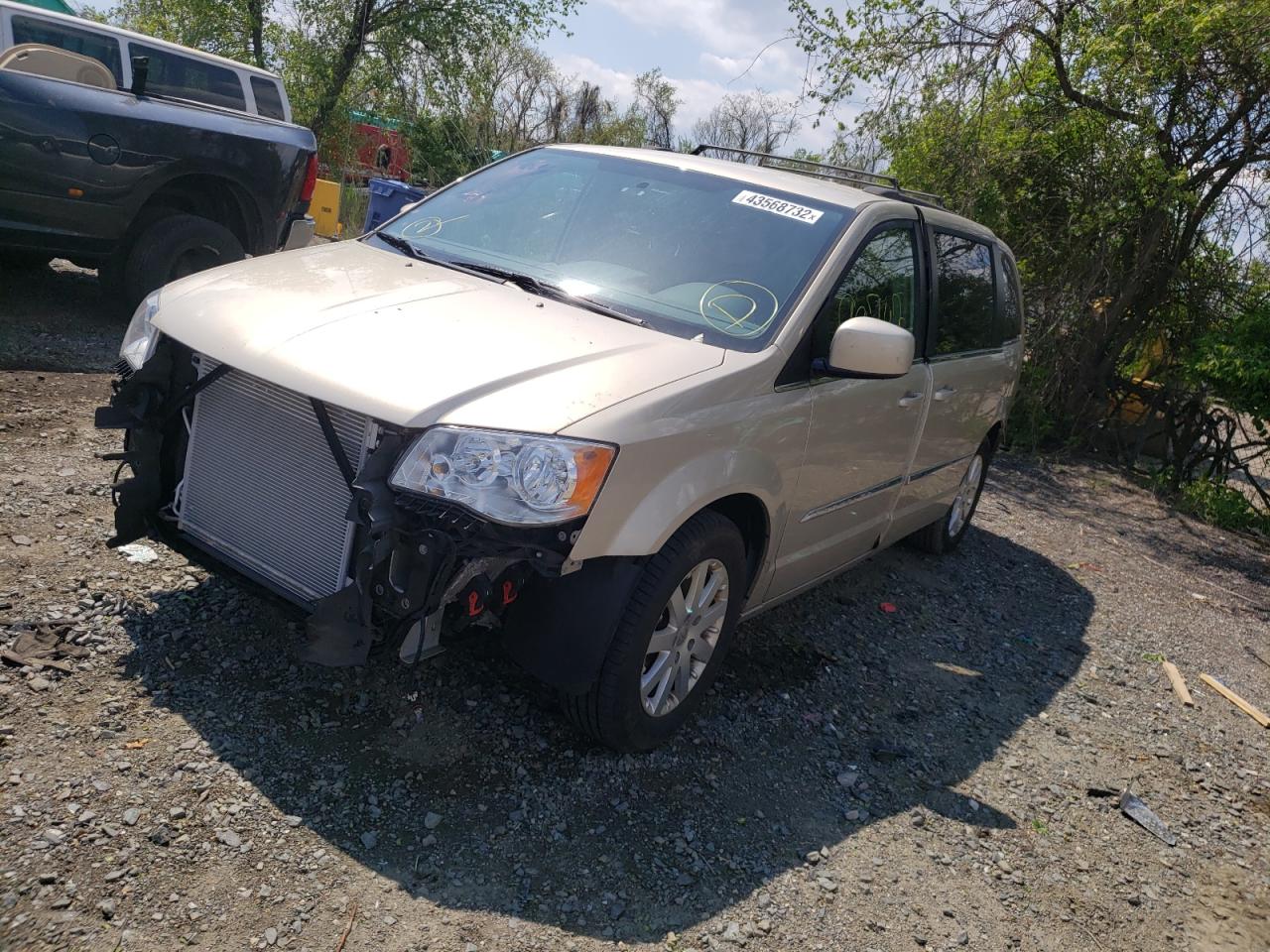 Photo 2 from auction – 2015 CHRYSLER TOWN & COU with VIN 2C4RC1BG6FR618498
