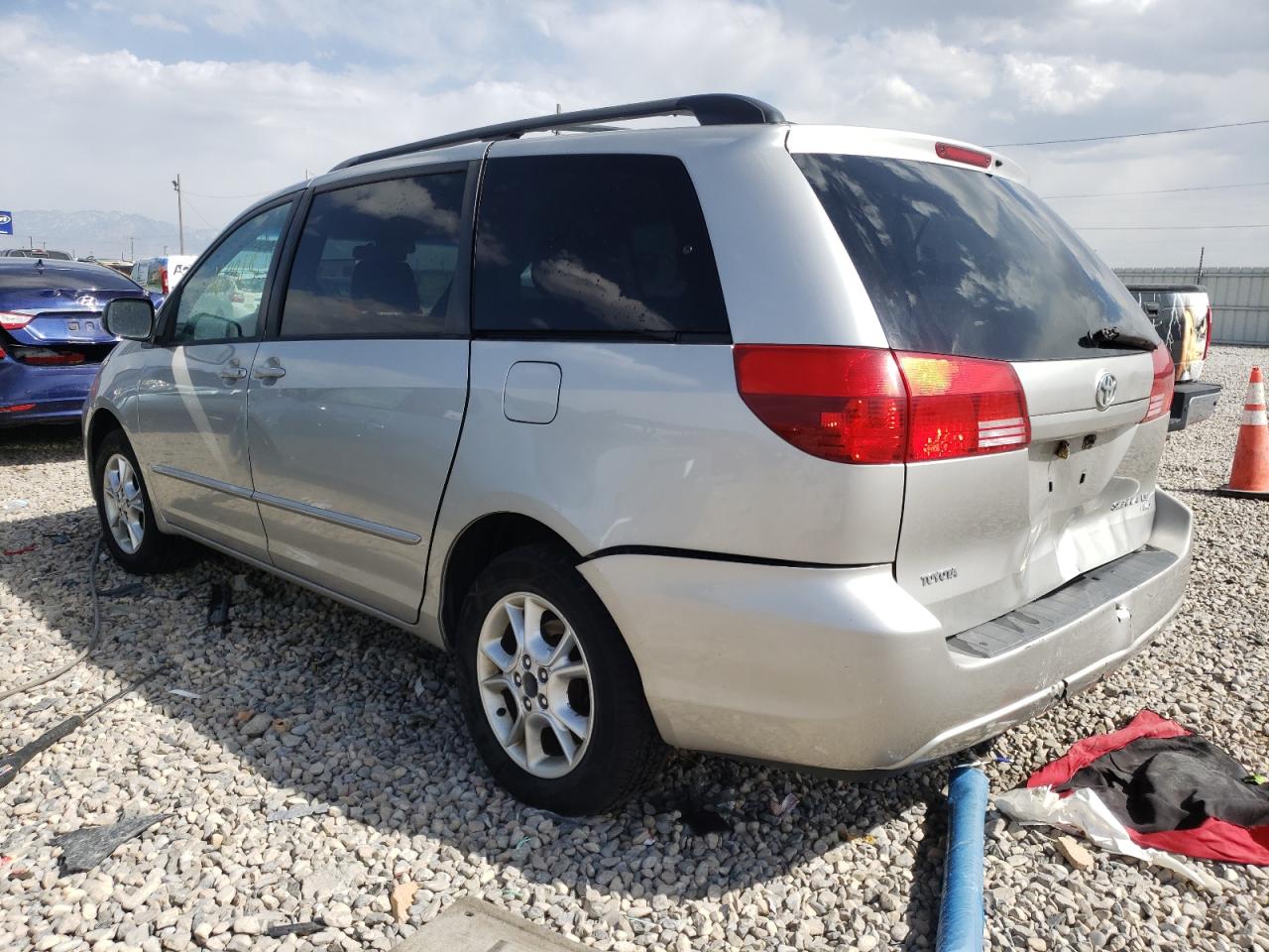 Photo 3 from auction – 2004 TOYOTA SIENNA LE with VIN 5TDBA23C04S013275