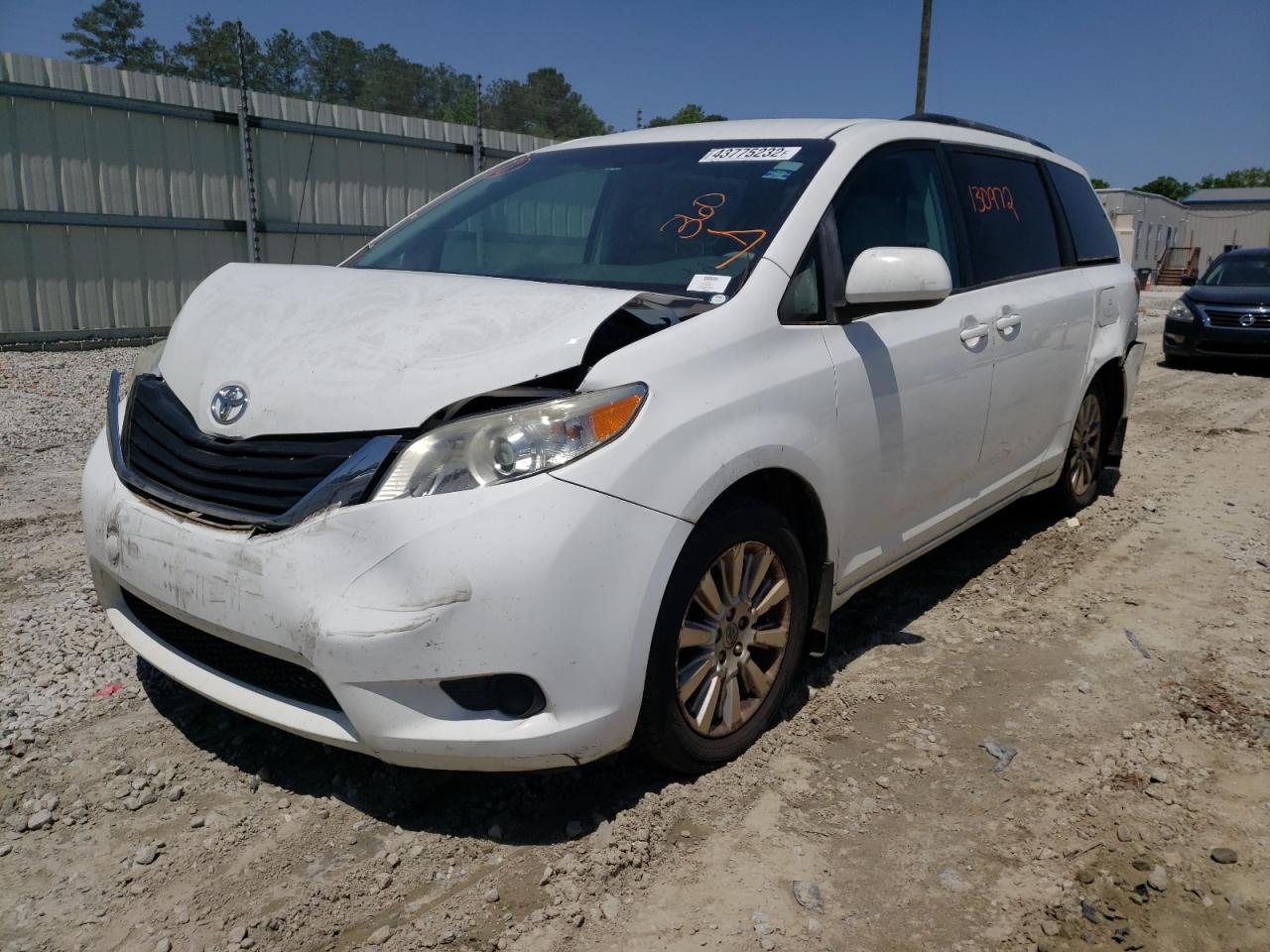 Photo 2 from auction – 2012 TOYOTA SIENNA LE with VIN 5TDJK3DC6CS039357