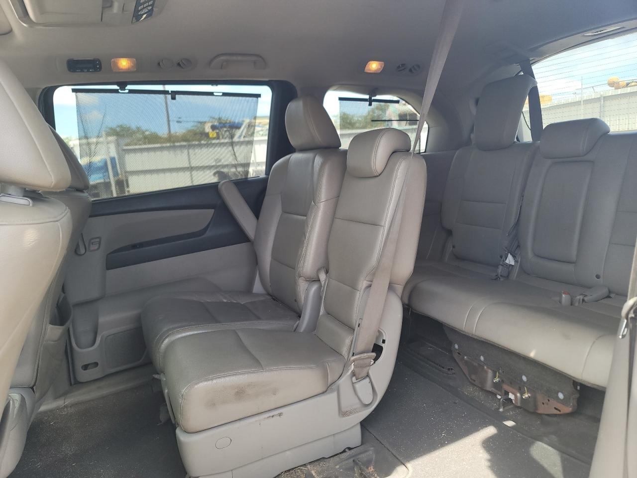 Photo 6 from auction – 2011 HONDA ODYSSEY TO with VIN 5FNRL5H95BB033501