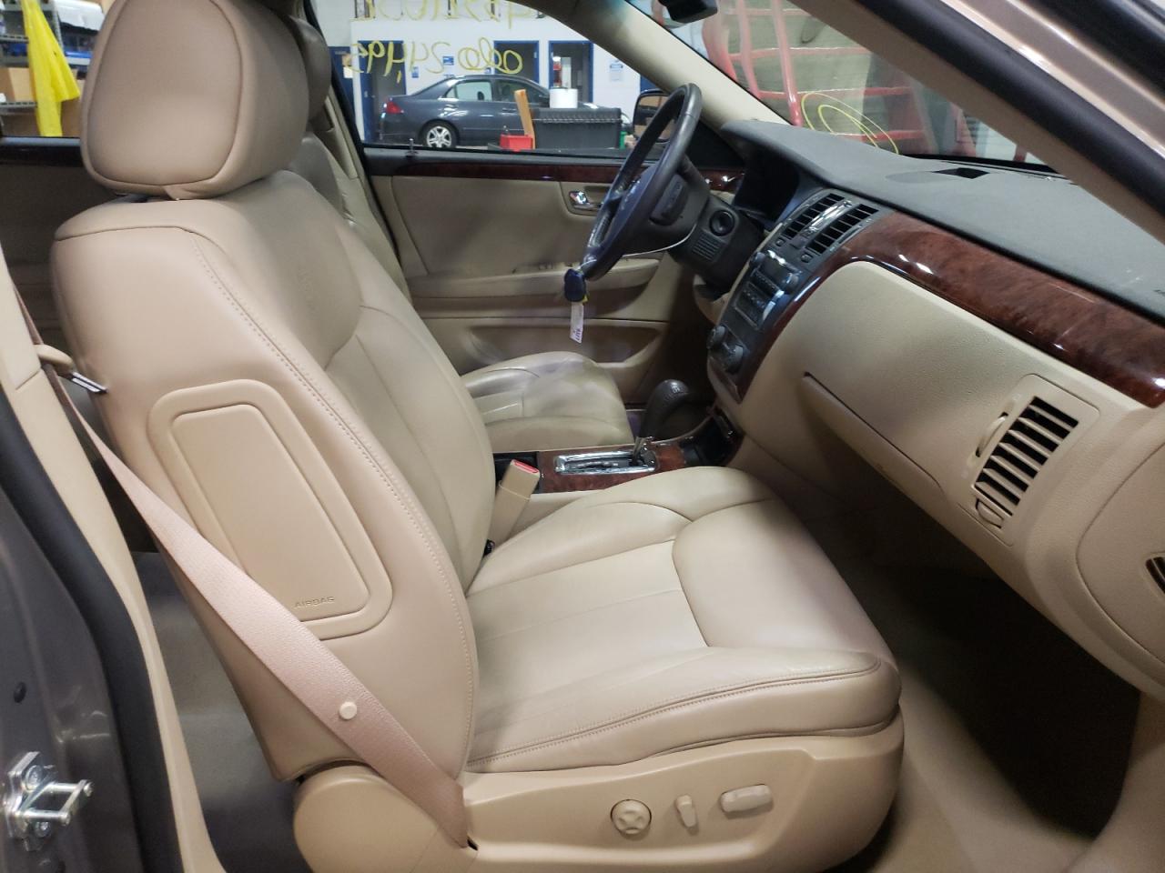 Photo 5 from auction – 2007 CADILLAC DTS with VIN 1G6KD57Y77U127601
