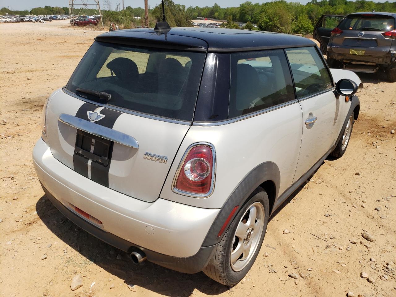Photo 4 from auction – 2011 MINI COOPER with VIN WMWSU3C53BT251549