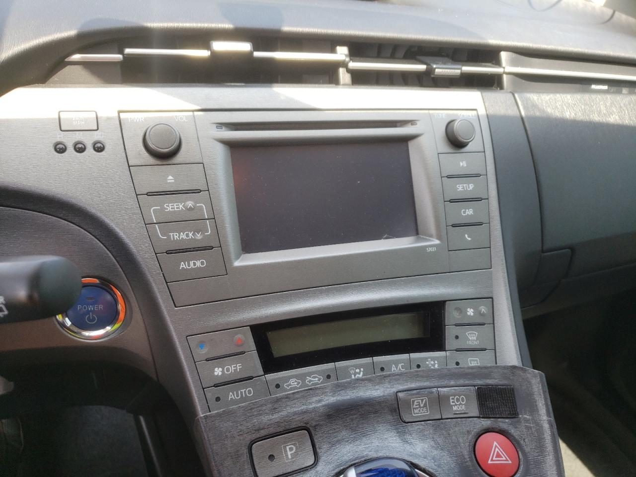 Photo 9 from auction – 2013 TOYOTA PRIUS with VIN JTDKN3DU7D5690055