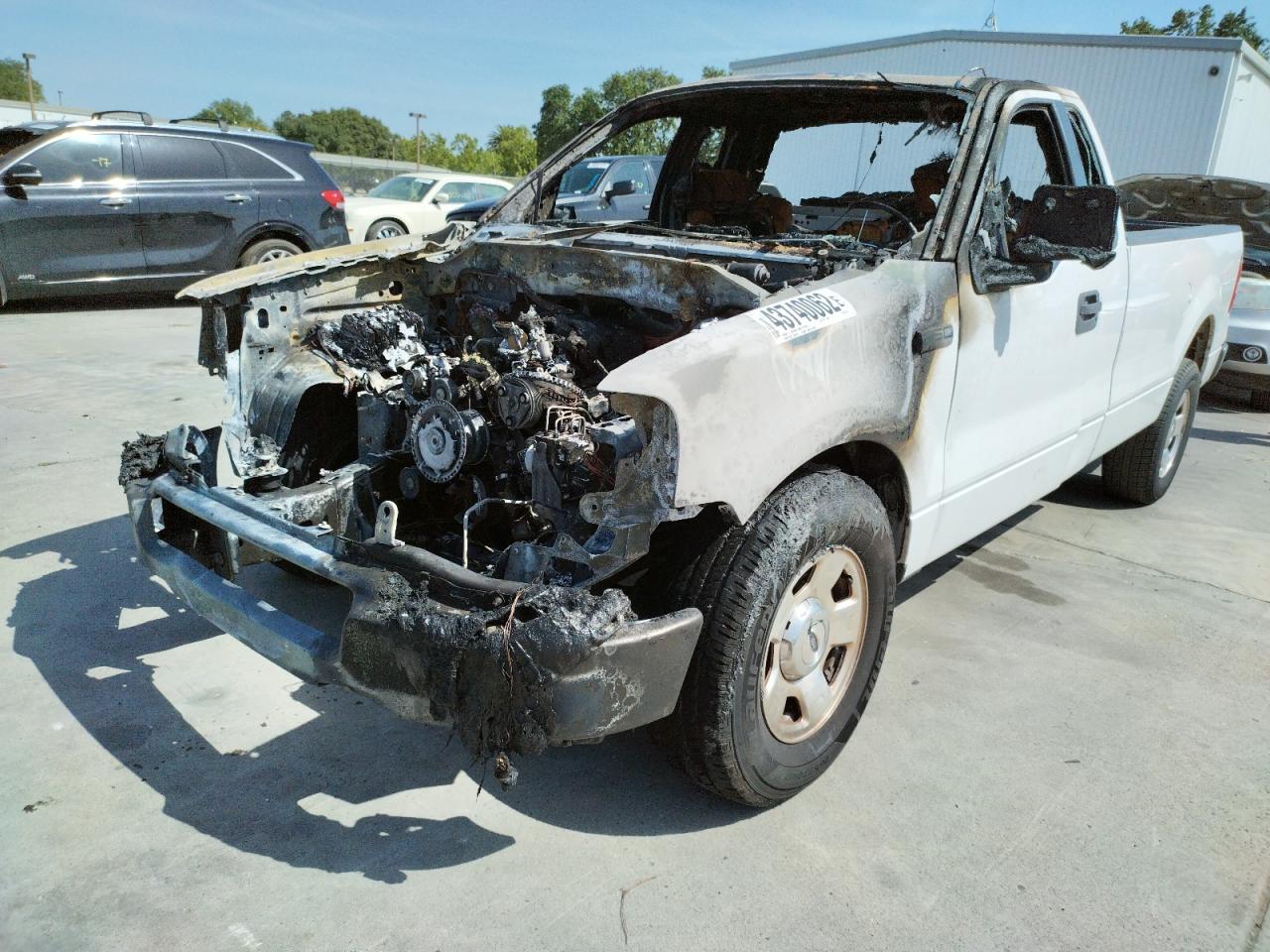 صورة رقم 2 من المزاد - 2005 FORD F150 مع VIN 1FTRF12205NB37797