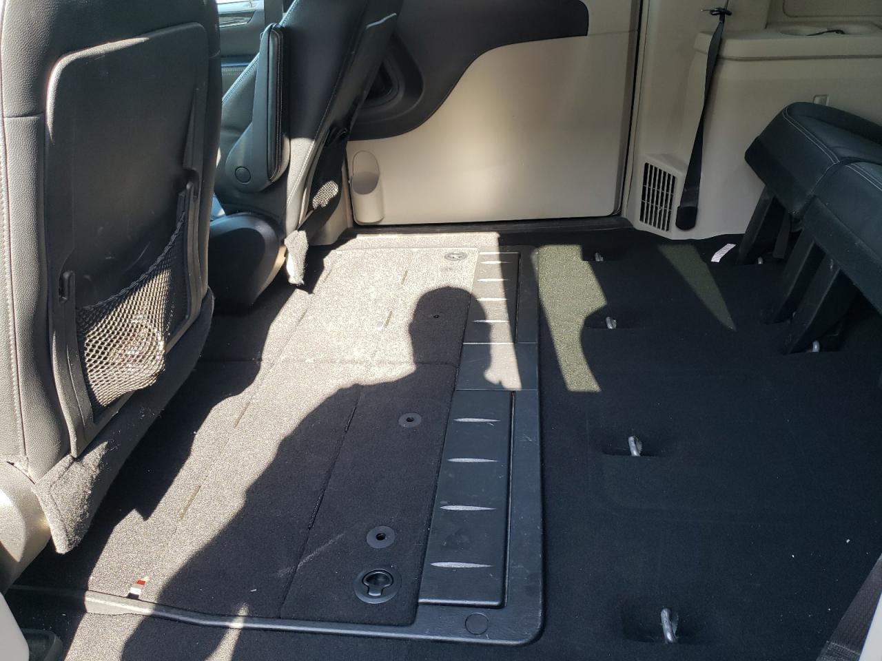 Photo 17 from auction – 2016 CHRYSLER TOWN & COU with VIN 2C4RC1BG6GR188859