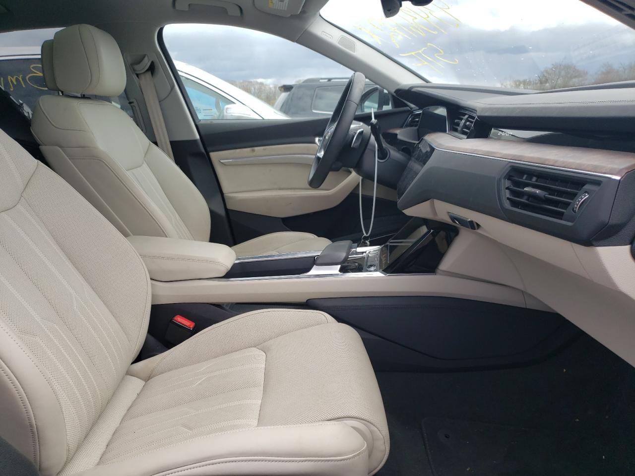 Photo 5 from auction – 2019 AUDI E-TRON PRE with VIN WA1VABGE6KB009335