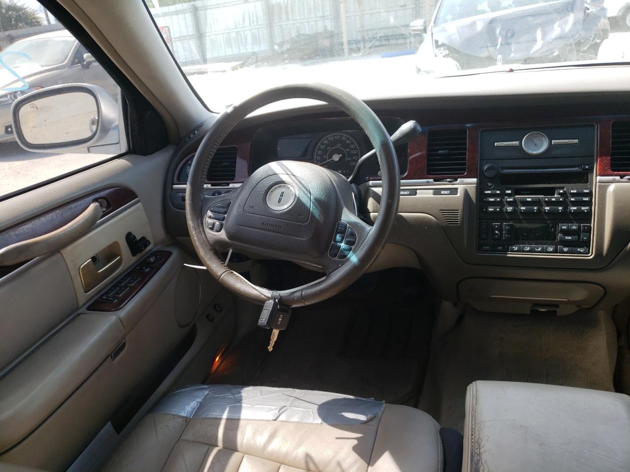 Photo 9 from auction – 2003 LINCOLN TOWN CAR E with VIN 1LNHM81W93Y702991