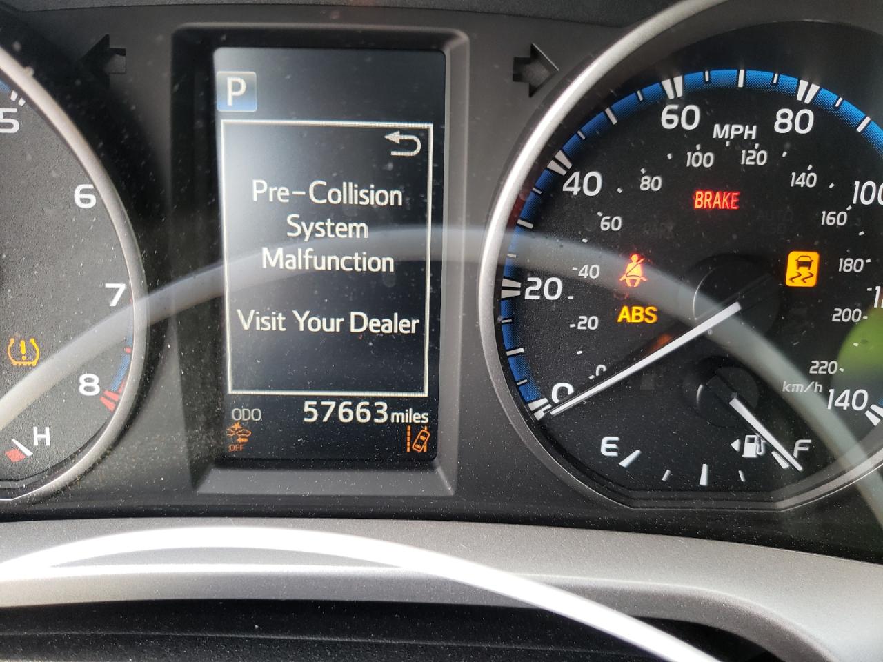 Photo 8 from auction – 2017 TOYOTA RAV4 XLE with VIN JTMRFREV8HD206105