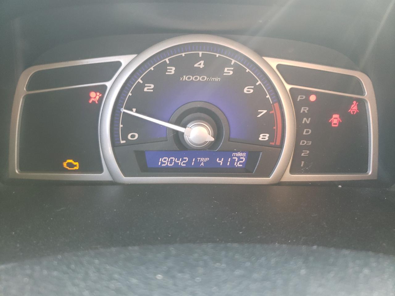 Photo 18 from auction – 2010 HONDA CIVIC LX with VIN 19XFA1F52AE076151