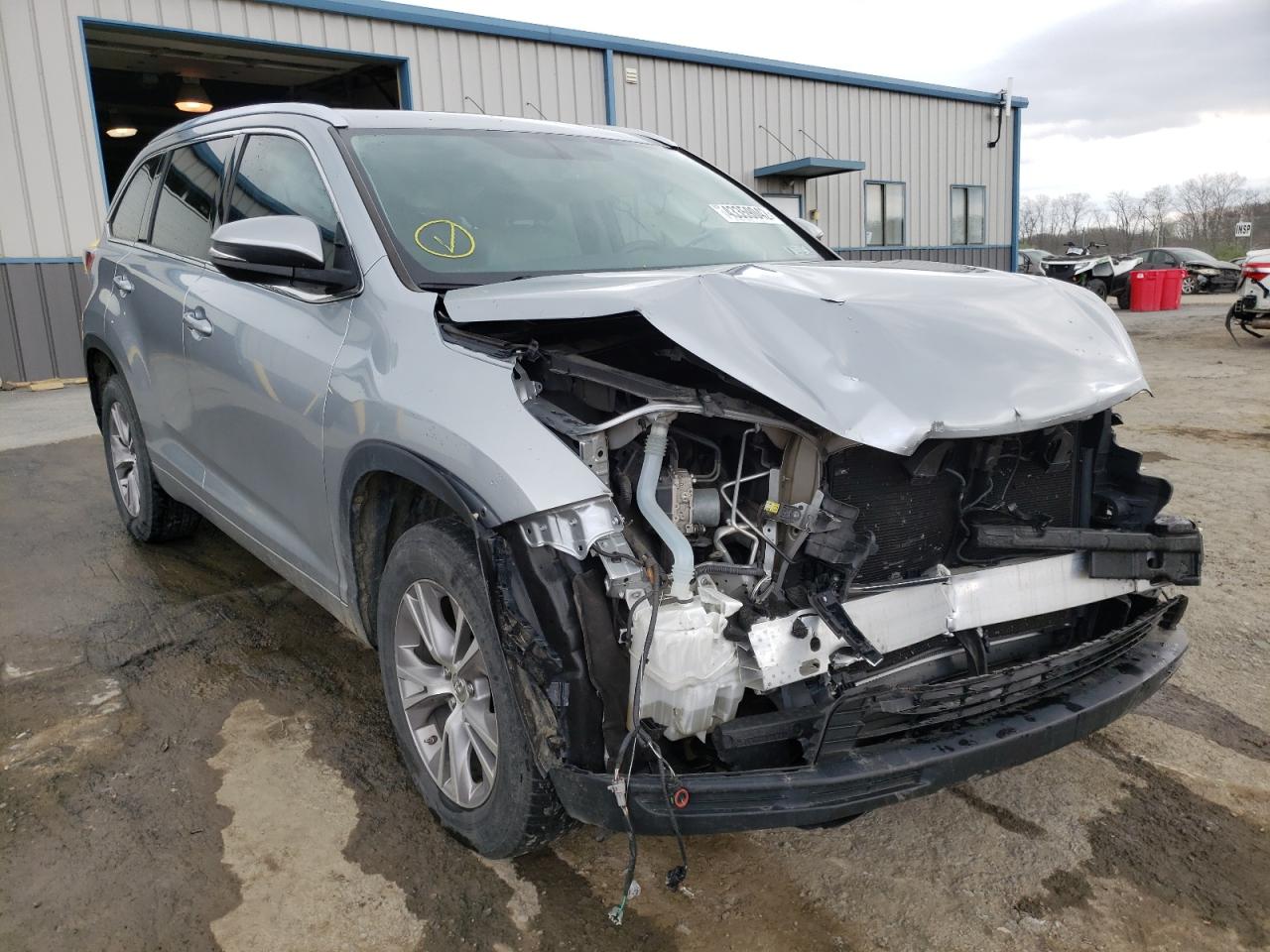 TOYOTA HIGHLANDER 2015 with VIN 5TDKKRFH9FS047053 - Photo from auction