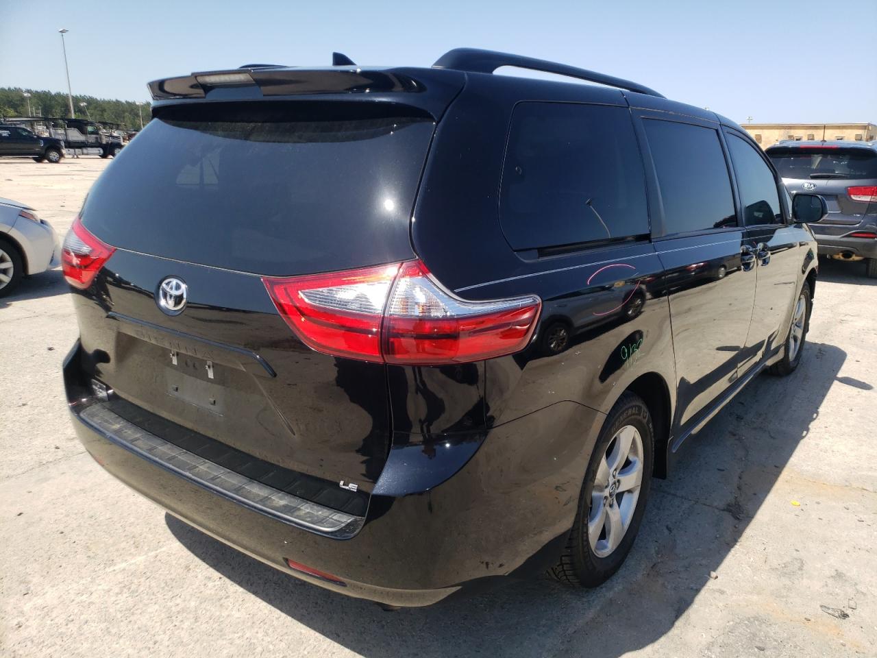 Photo 4 from auction – 2020 TOYOTA SIENNA LE with VIN 5TDKZ3DC7LS046009