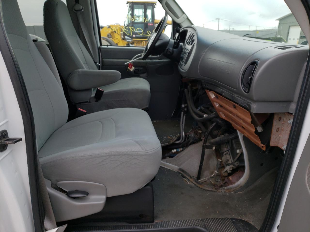Photo 5 from auction – 2008 FORD ECONOLINE with VIN 1FBNE31L98DA30348