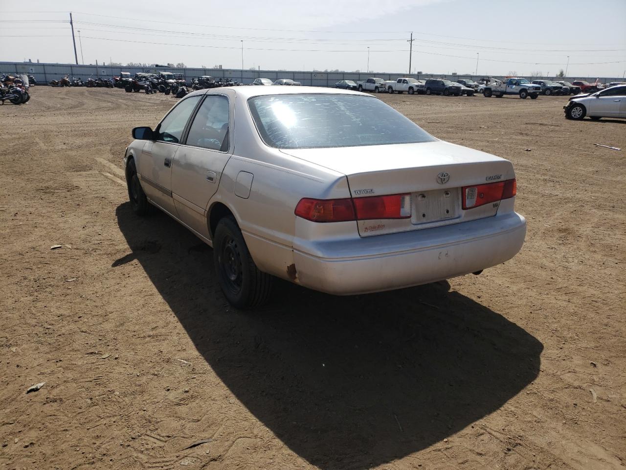 Photo 3 from auction – 2000 TOYOTA CAMRY LE with VIN 4T1BF22KXYU935947