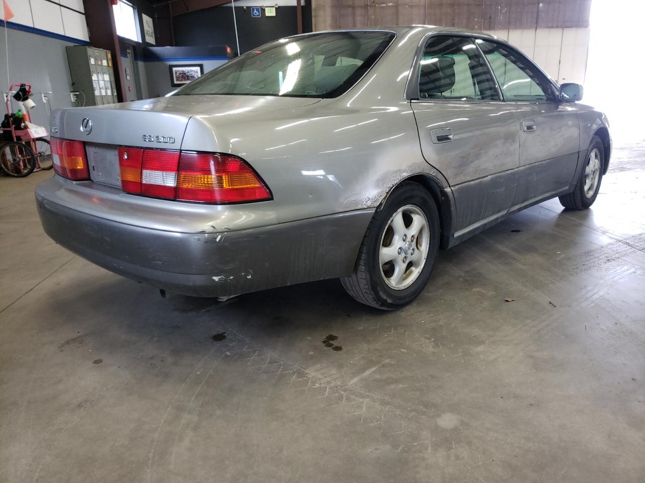 Photo 4 from auction – 1997 LEXUS ES 300 with VIN JT8BF22G0V0021952