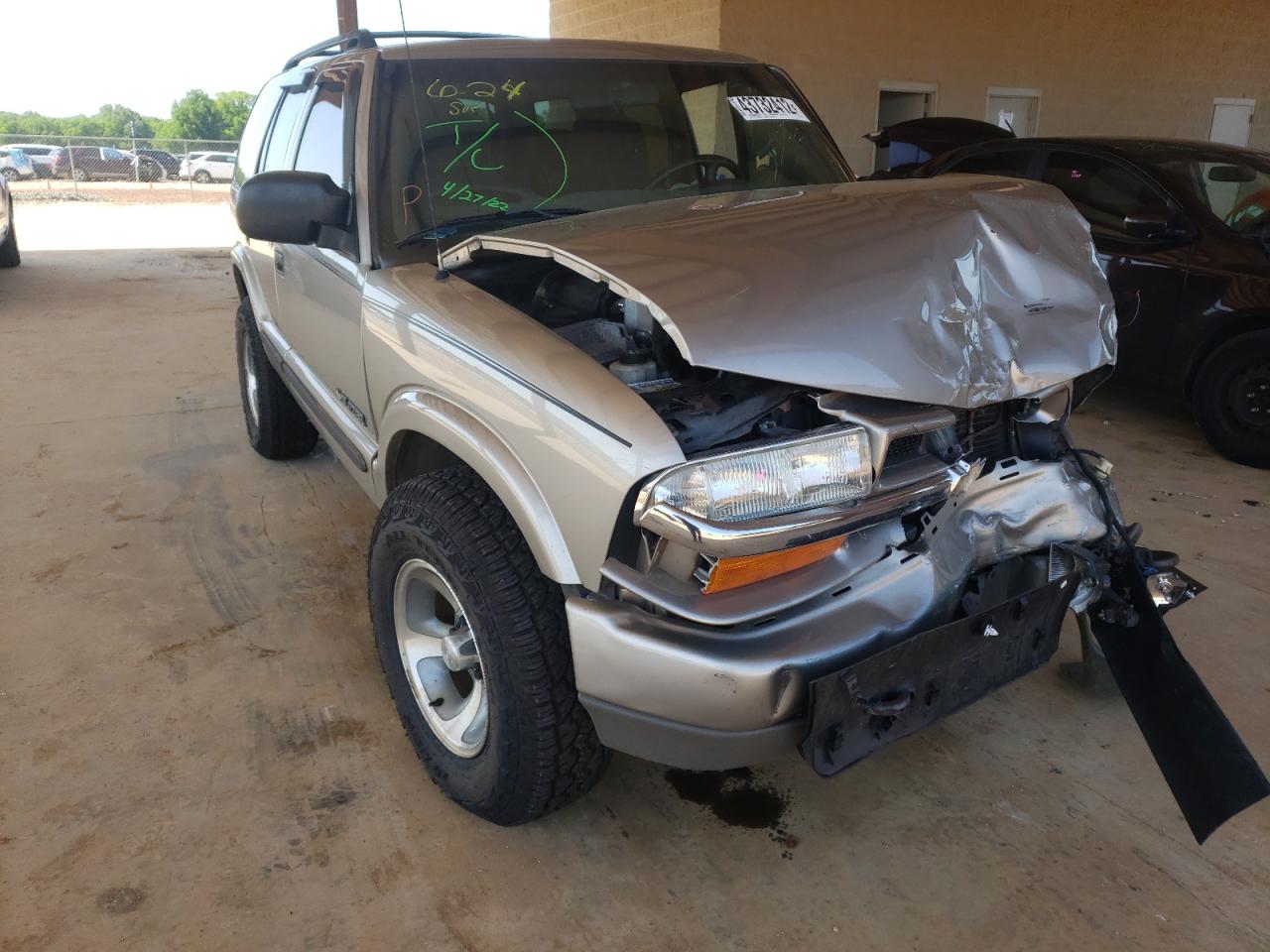 Photo 1 from auction – 2002 CHEVROLET BLAZER with VIN 1GNDT13W32K197520