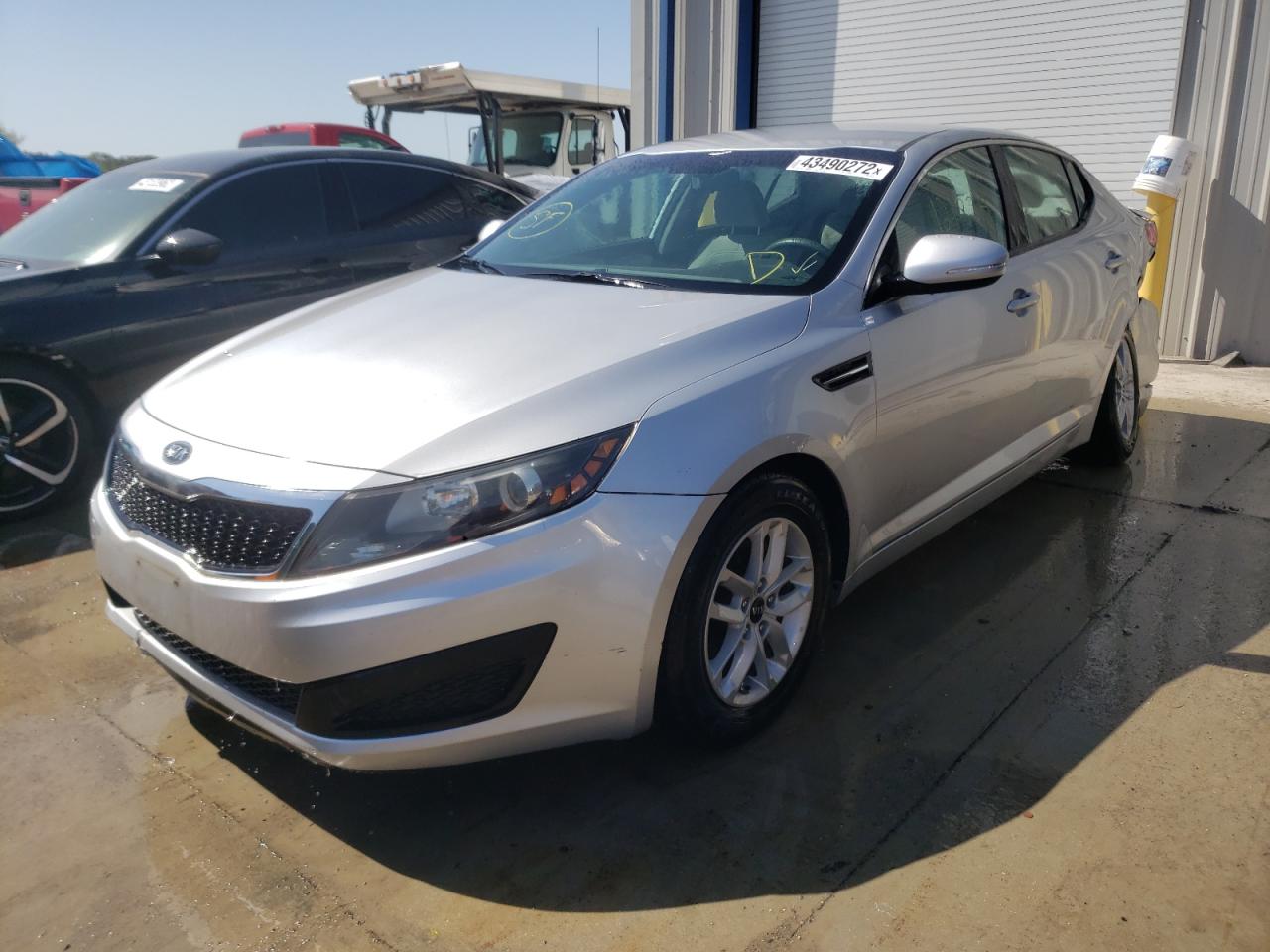 Photo 2 from auction – 2011 KIA OPTIMA LX with VIN KNAGM4A74B5075549
