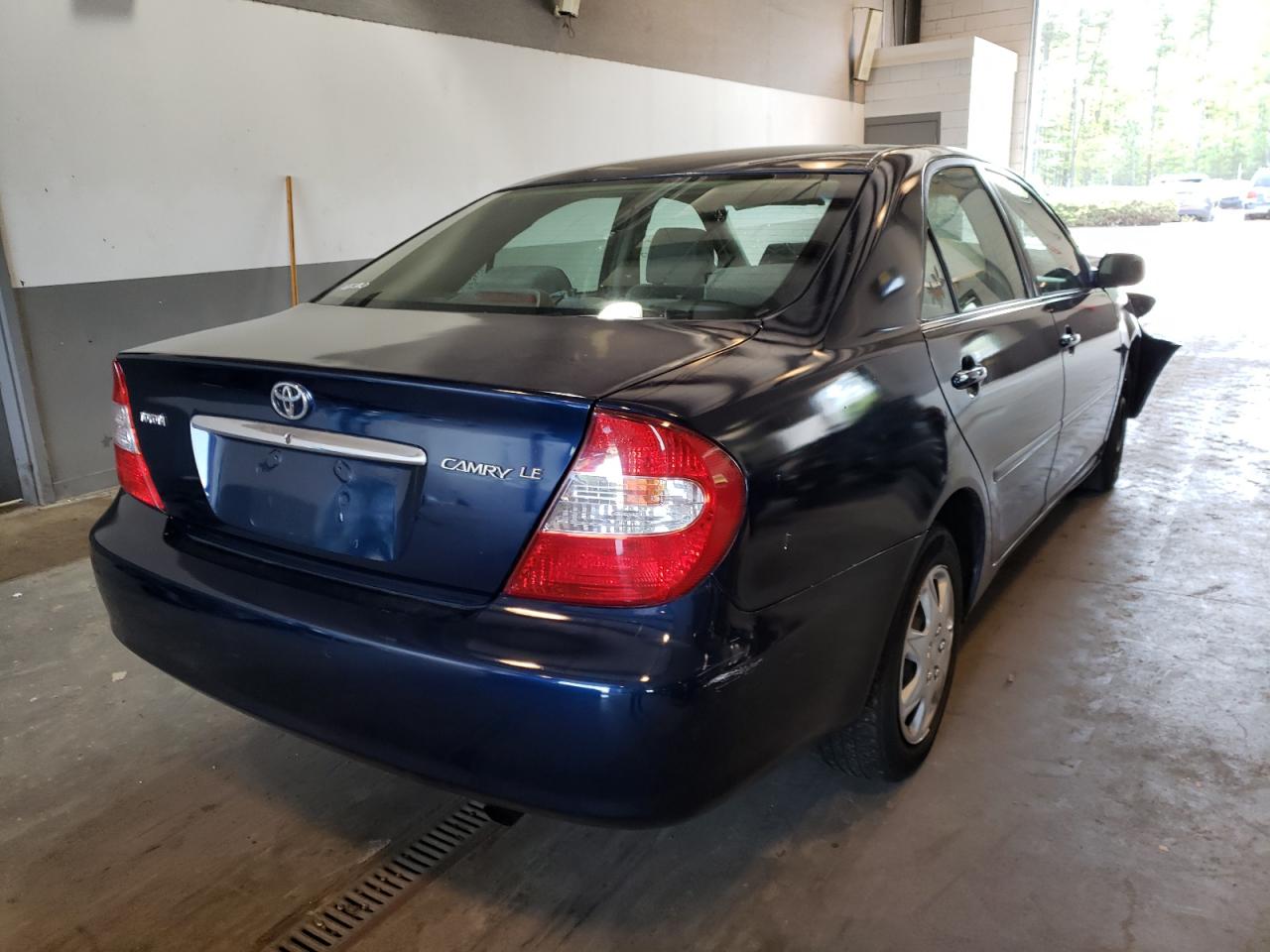 Photo 4 from auction – 2002 TOYOTA CAMRY with VIN 4T1BE32K12U530978