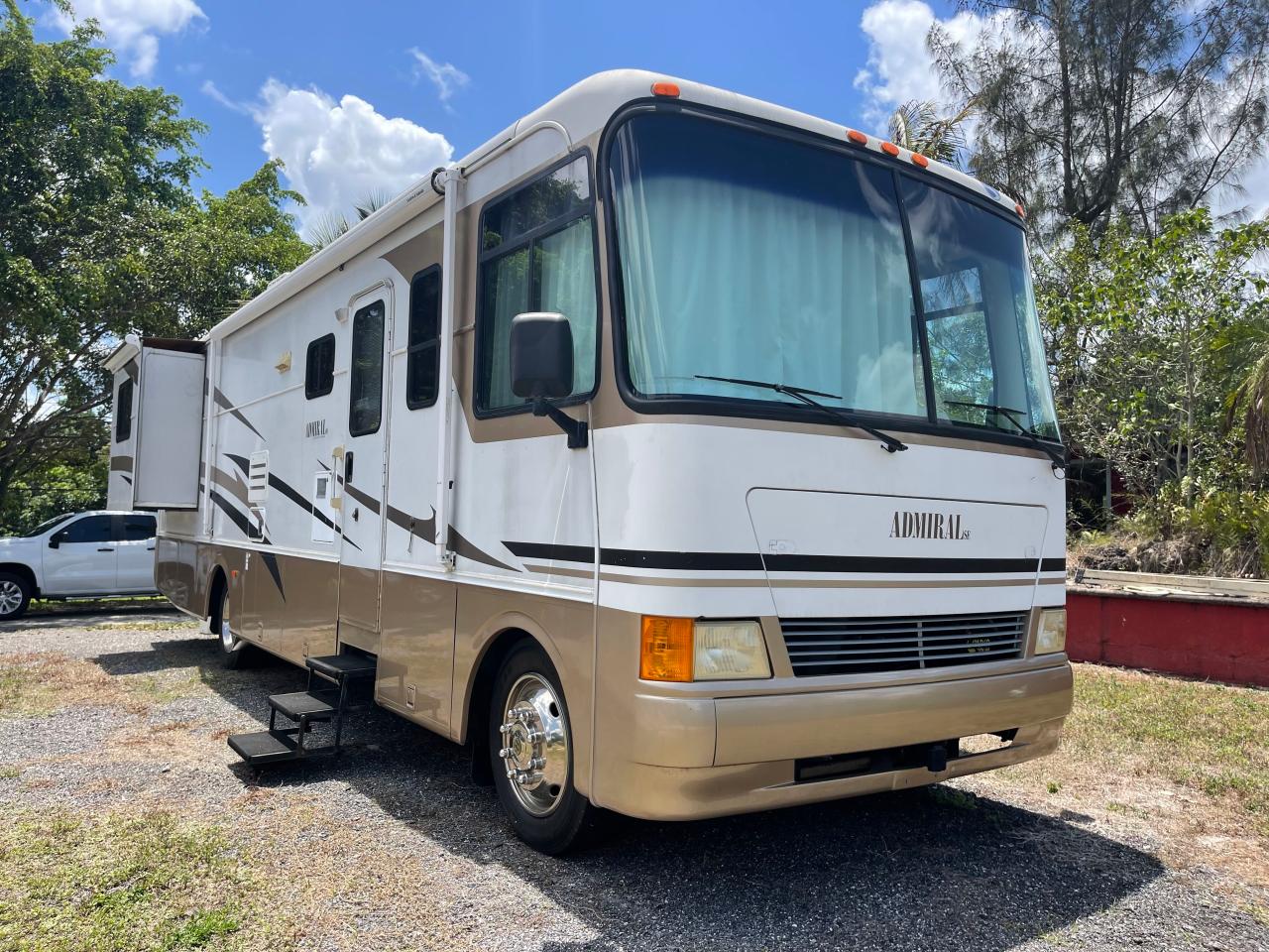 WORKHORSE CUSTOM CHASSIS MOTORHOME 2003 with VIN 5B4MP67G223354788 - Photo from auction