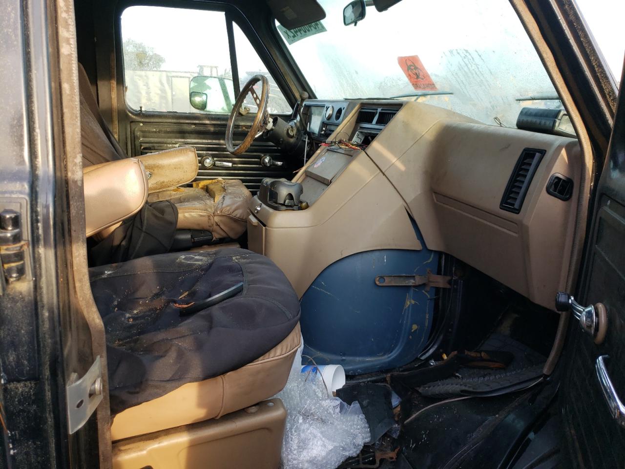 Photo 5 from auction – 1994 CHEVROLET G20 with VIN 1GCEG25K6RF139552