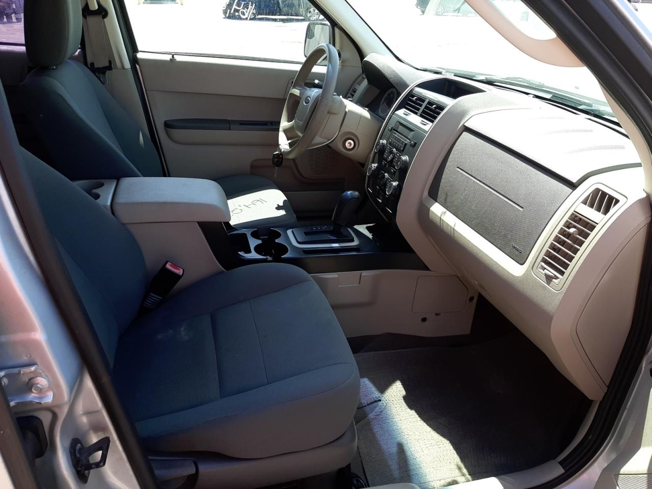 Zdjęcie 5 z aukcji – 2010 FORD ESCAPE XLS z VIN 1FMCU0C79AKA61388