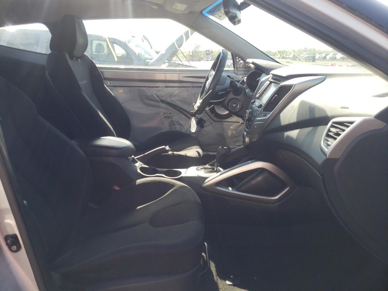 Photo 5 from auction – 2012 HYUNDAI VELOSTER with VIN KMHTC6AD6CU065503