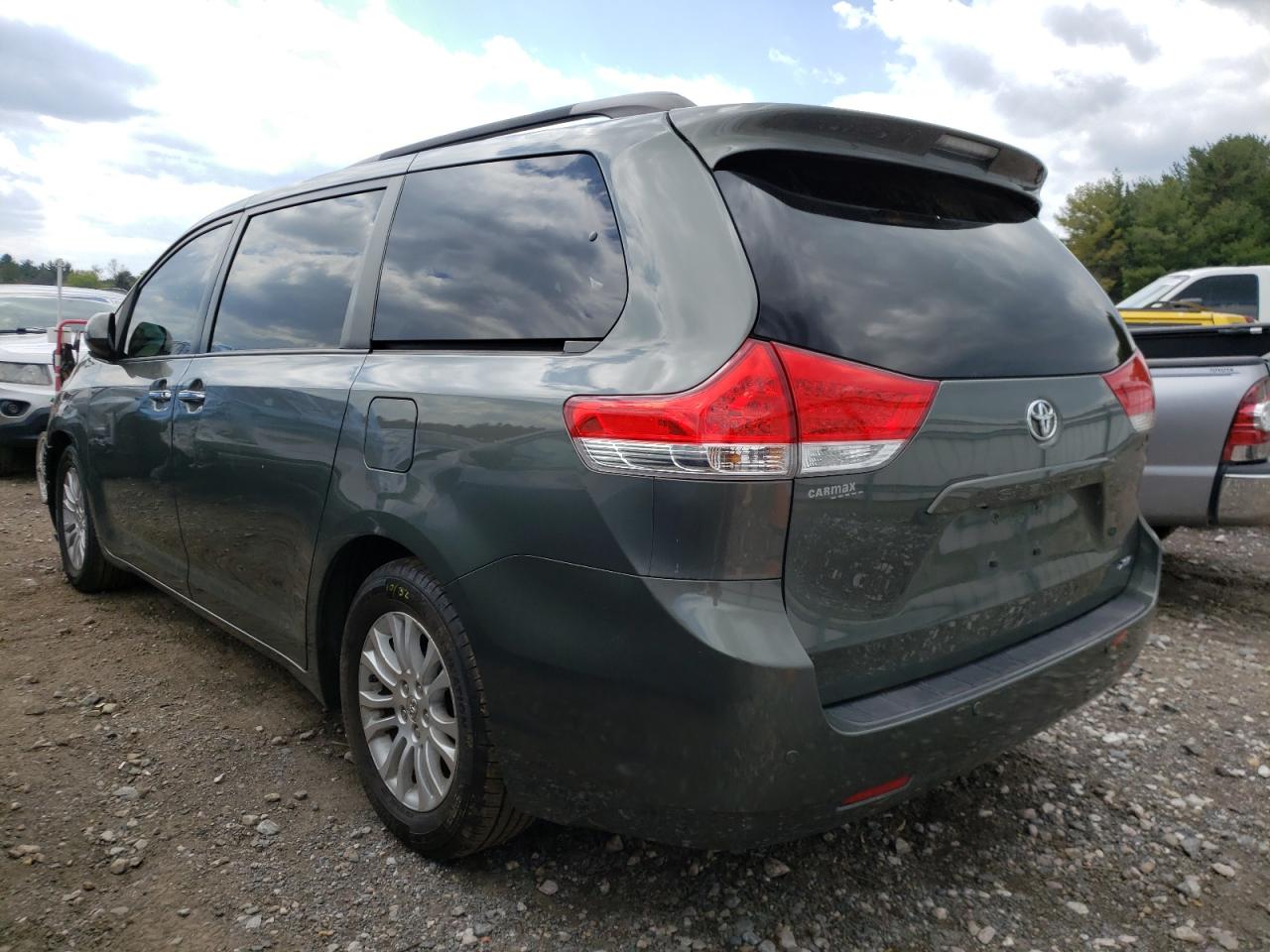 Photo 3 from auction – 2013 TOYOTA SIENNA XLE with VIN 5TDYK3DC8DS324979