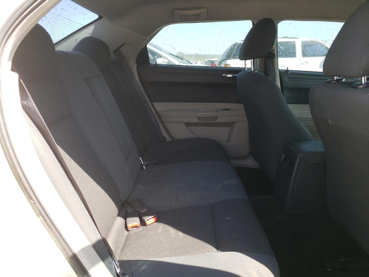 Photo 6 from auction – 2005 CHRYSLER 300 with VIN 2C3JA43R75H600802