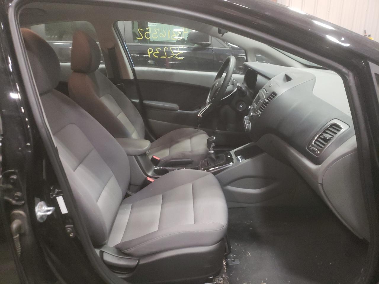 Photo 5 from auction – 2017 KIA FORTE LX with VIN 3KPFK4A79HE071613