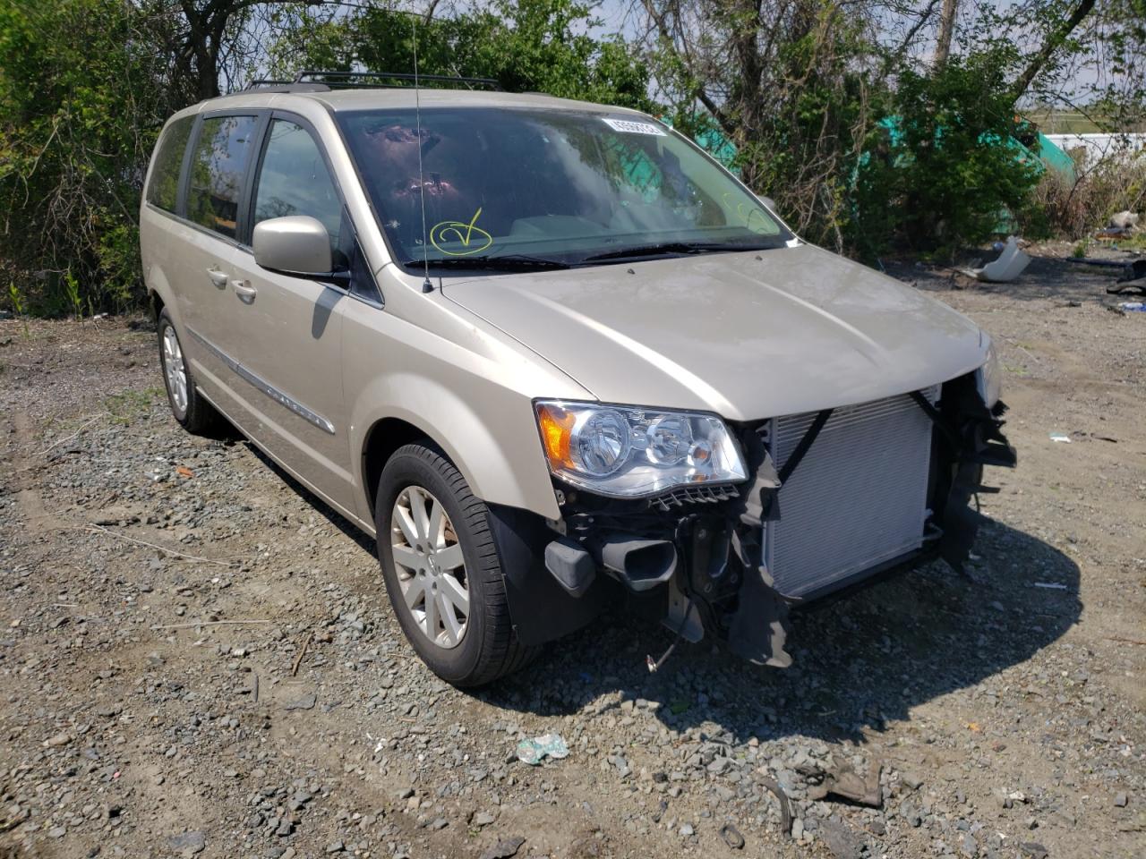 CHRYSLER TOWN & COU 2015 with VIN 2C4RC1BG6FR618498 - Photo from auction